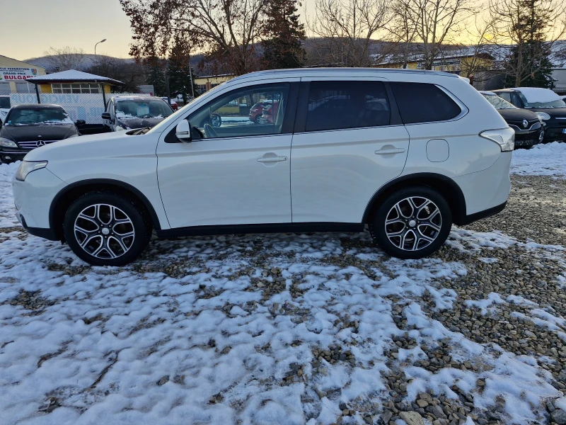 Mitsubishi Outlander 2, 2* NAVI* CAM* КОЖА* XENON* 7МЕСТА* TUV* AUT, снимка 2 - Автомобили и джипове - 48435347