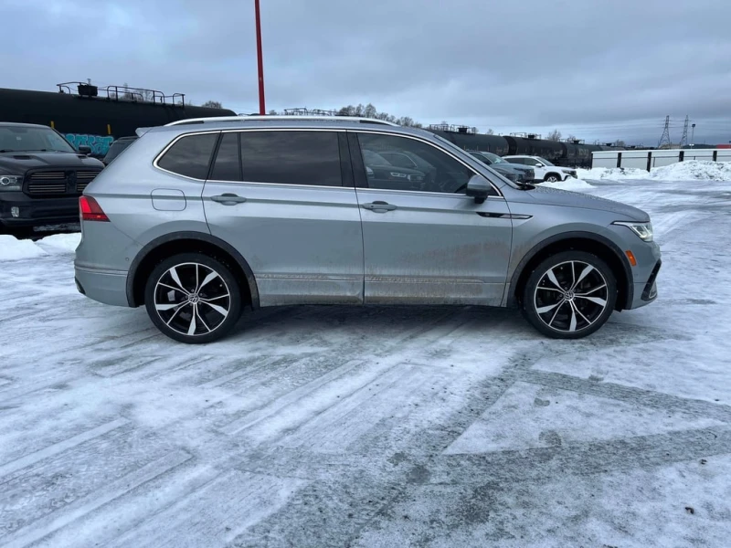 VW Tiguan * Highline R Line * CARFAX * БЕЗ ПЪРВОНАЧАЛНА ВНОС, снимка 3 - Автомобили и джипове - 53089419