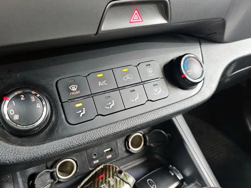 Kia Sportage, снимка 15 - Автомобили и джипове - 54821251