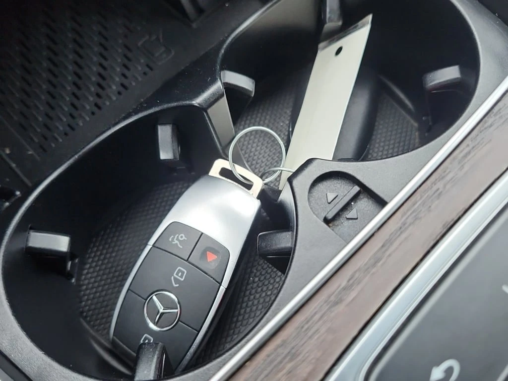 Mercedes-Benz GLC 300 * CARFAX * БЕЗ ПЪРВОНАЧАЛНА ВНОСКА - изображение 8