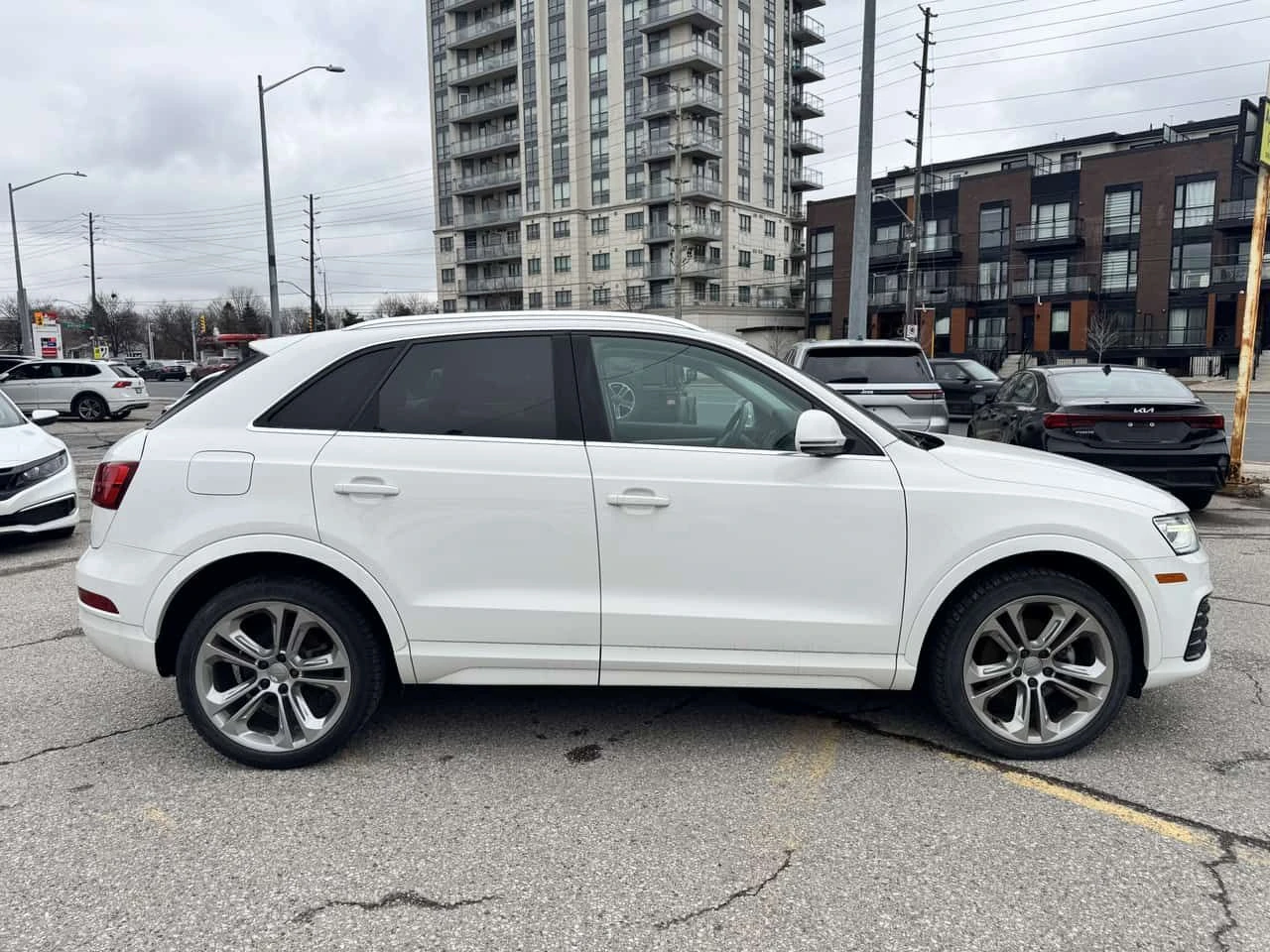 Audi Q3 Progressiv/CARFAX/Панорама/Памет/Подгрев/, снимка 4 - Автомобили и джипове - 53930248