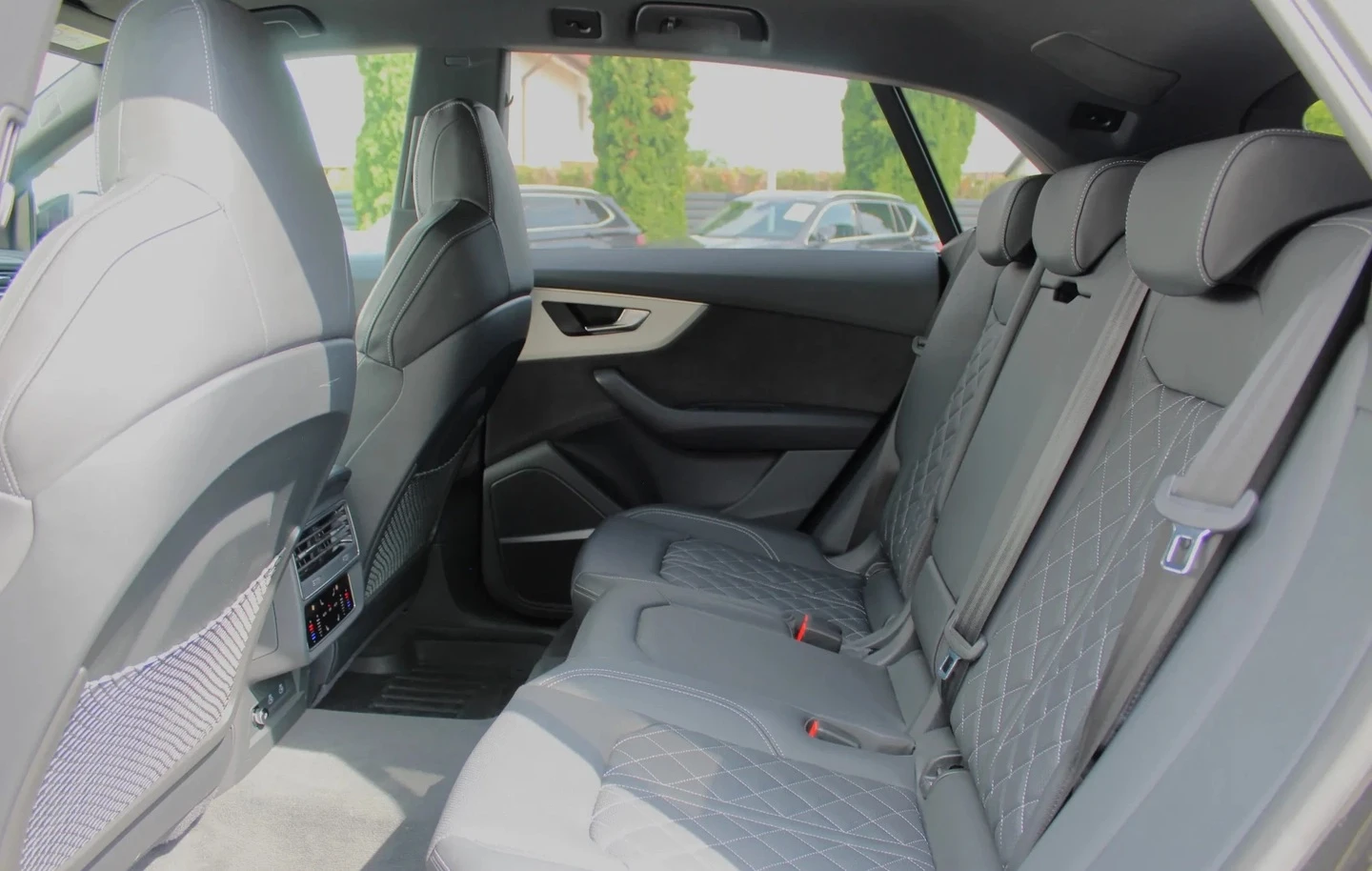 Audi SQ8 4.0 Quattro, снимка 7 - Автомобили и джипове - 55164280