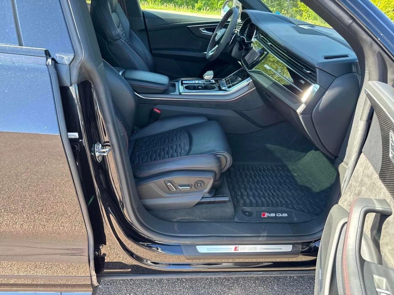Audi RSQ8 * 4.0 TFSI quattro * CARFAX * ОТ ПРЕДСТАВИТЕЛСТВО , снимка 13 - Автомобили и джипове - 55270489