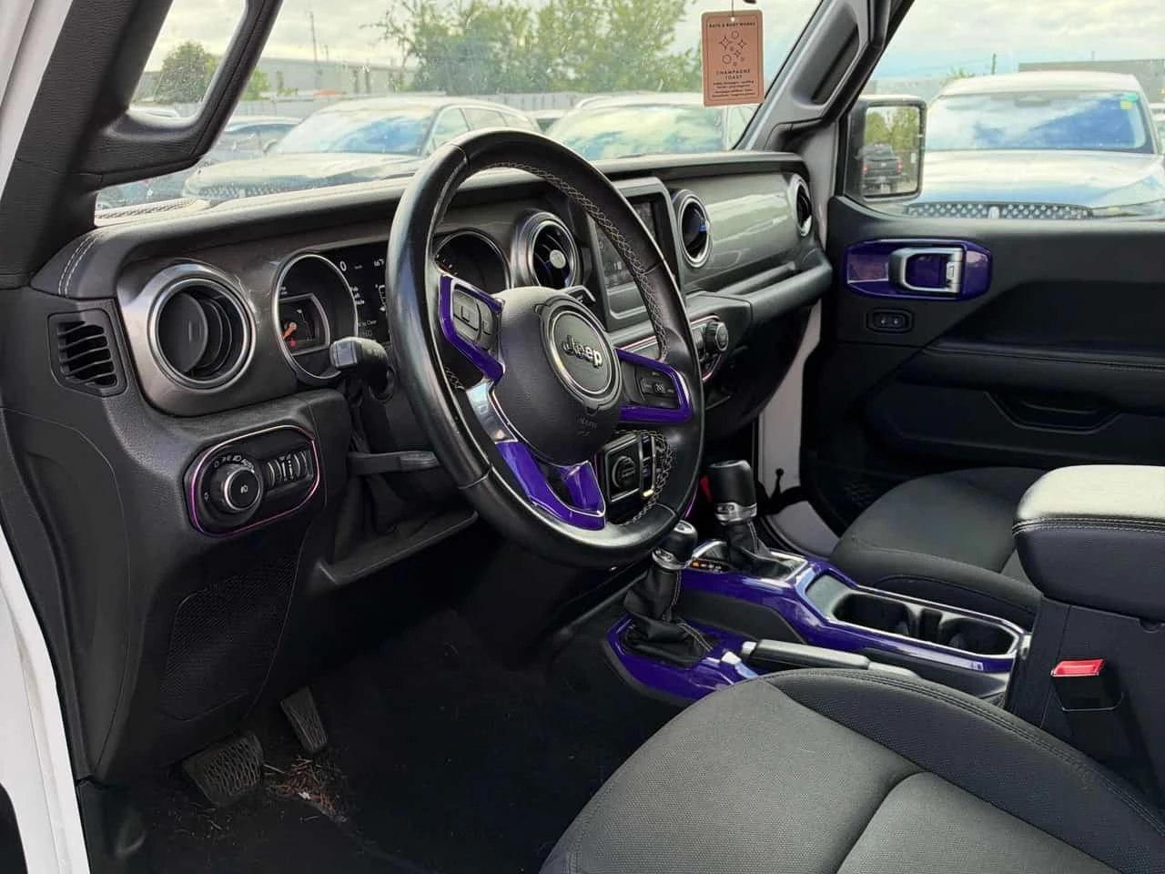Jeep Wrangler Sahara* CARFAX* АВТОКРЕДИТ БЕЗ ПЪРВОНАЧАЛНА ВНОСКА, снимка 7 - Автомобили и джипове - 56192900