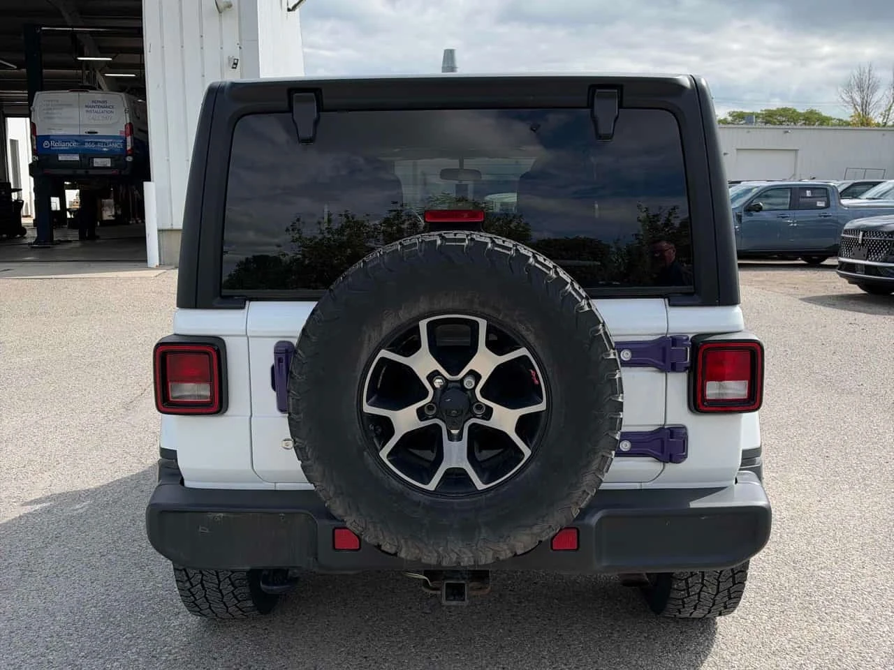 Jeep Wrangler Sahara* CARFAX* АВТОКРЕДИТ БЕЗ ПЪРВОНАЧАЛНА ВНОСКА, снимка 4 - Автомобили и джипове - 56192900