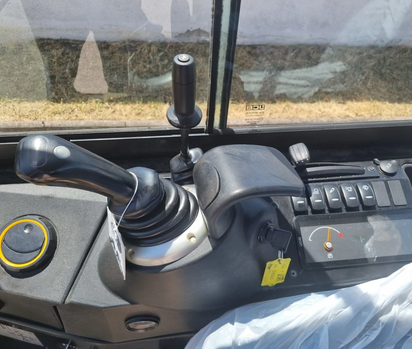 Багер JCB JCB16C-1, снимка 9 - Индустриална техника - 55093100