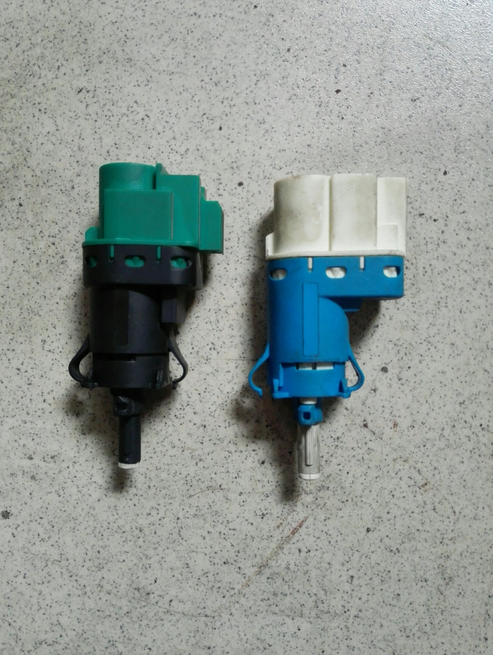 ���� ������� ����� � ���� 2.7� | Mobile.bg � ����������� 1