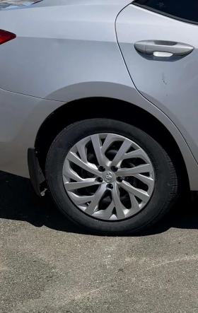 Toyota Corolla * 4dr Sdn * CARFAX * ОПЦИЯ ЗА ФИНАНСИРАНЕ, снимка 6