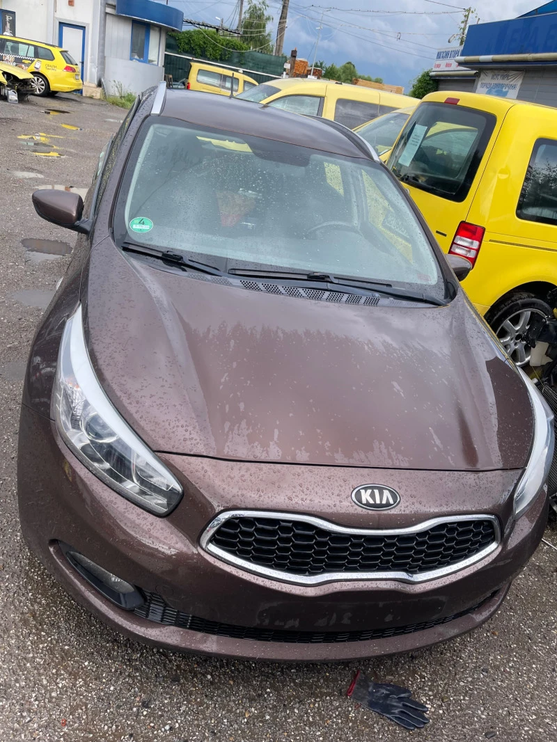 Kia Ceed, снимка 1 - Автомобили и джипове - 46158177