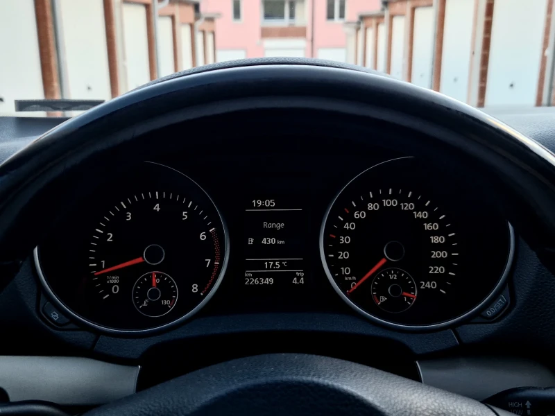 VW Golf R Line, снимка 9 - Автомобили и джипове - 47241218