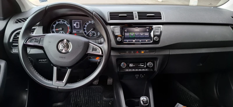 Skoda Fabia, снимка 6 - Автомобили и джипове - 52652192