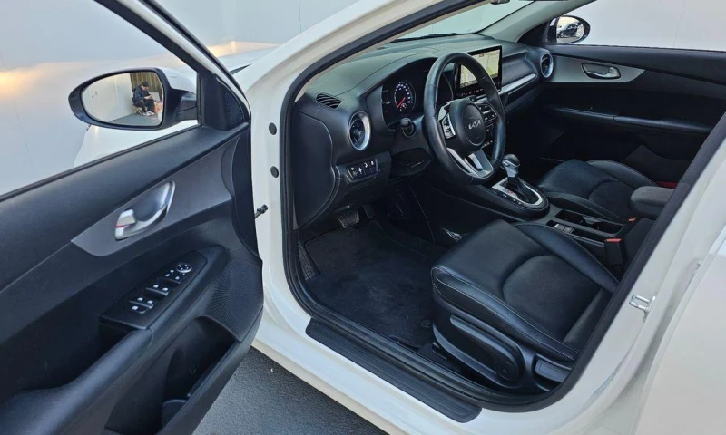 Kia K3 1.6 Prestige * НАЙ-ДОБРА ЦЕНА В БЪЛГАРИЯ* , снимка 11 - Автомобили и джипове - 52032658