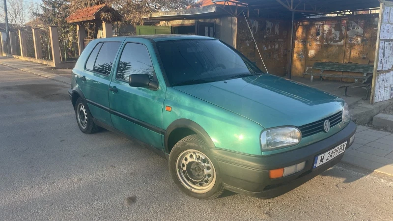 VW Golf 1.8, снимка 4 - Автомобили и джипове - 52883753