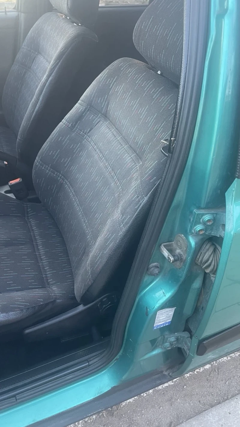 VW Golf 1.8, снимка 3 - Автомобили и джипове - 52883753