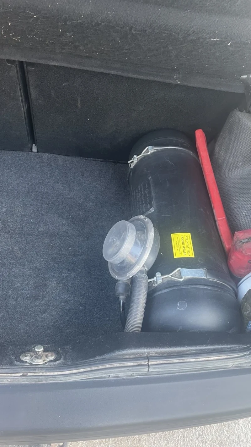 VW Golf 1.8, снимка 6 - Автомобили и джипове - 52883753