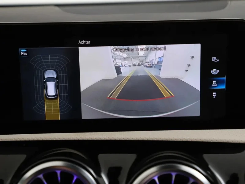 Mercedes-Benz CLA 180 Shooting Brake * Widescreen MBUX LED Carplay , снимка 9 - Автомобили и джипове - 52940507