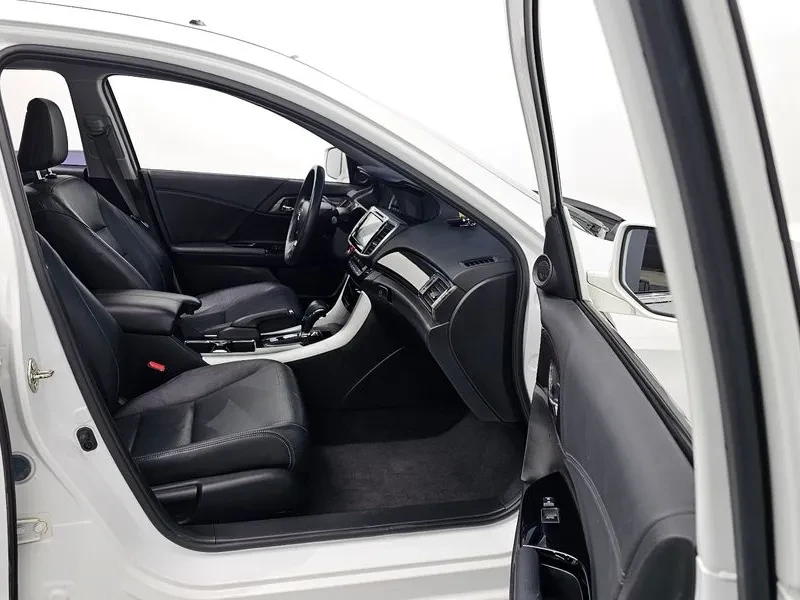 Honda Accord 2.4 9TH GENERATION, снимка 11 - Автомобили и джипове - 54915586