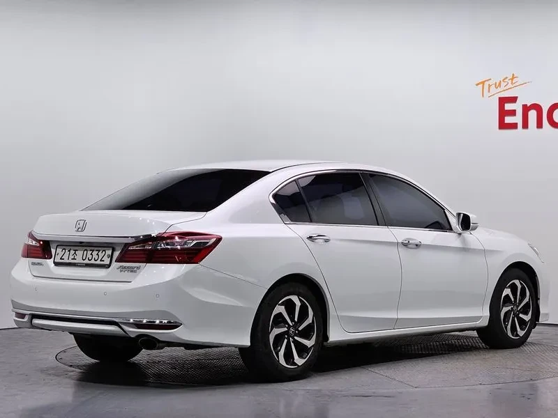 Honda Accord 2.4 9TH GENERATION, снимка 2 - Автомобили и джипове - 54915586