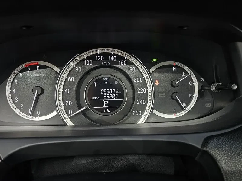 Honda Accord 2.4 9TH GENERATION, снимка 8 - Автомобили и джипове - 54915586