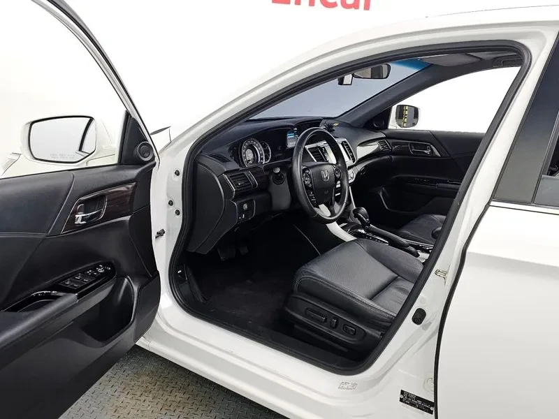 Honda Accord 2.4 9TH GENERATION, снимка 10 - Автомобили и джипове - 54915586