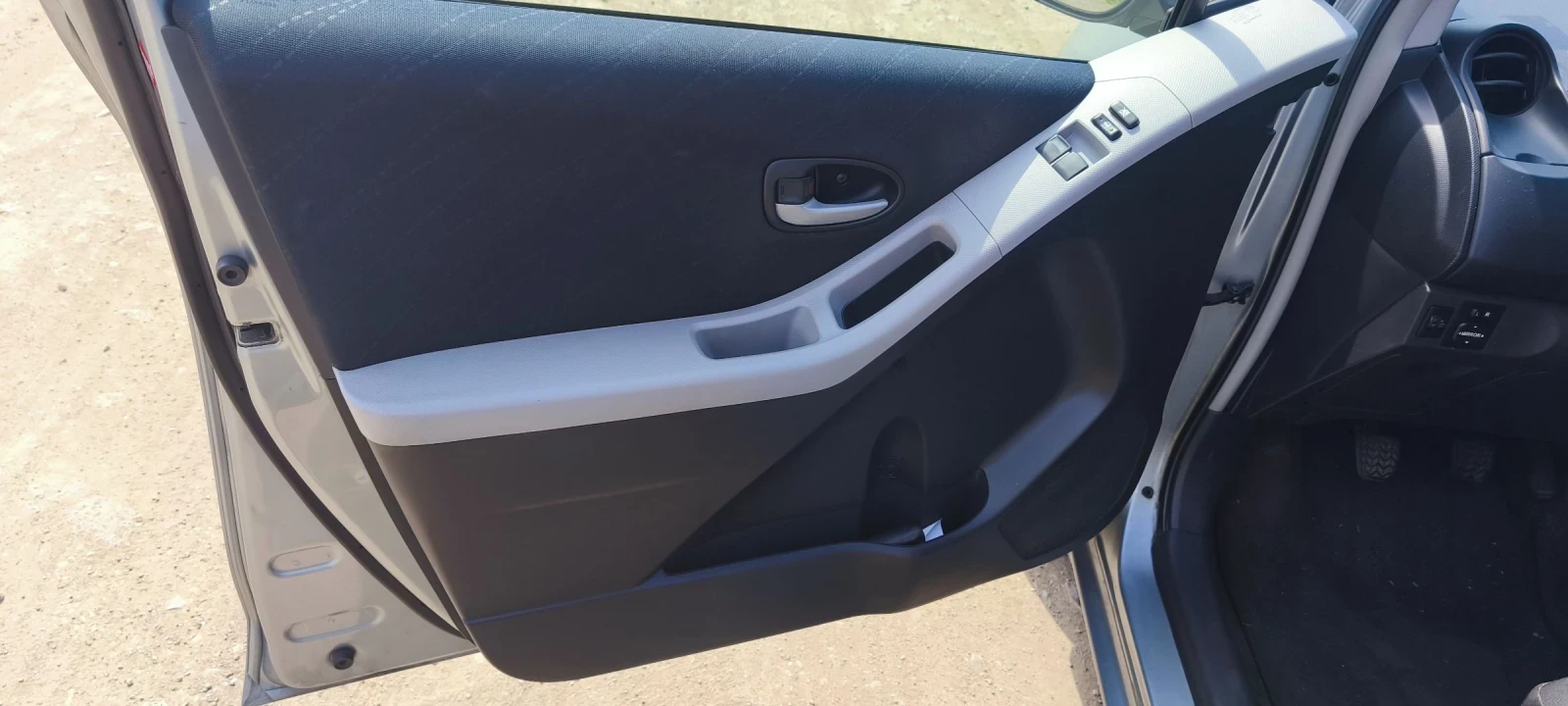 Toyota Yaris  - изображение 7