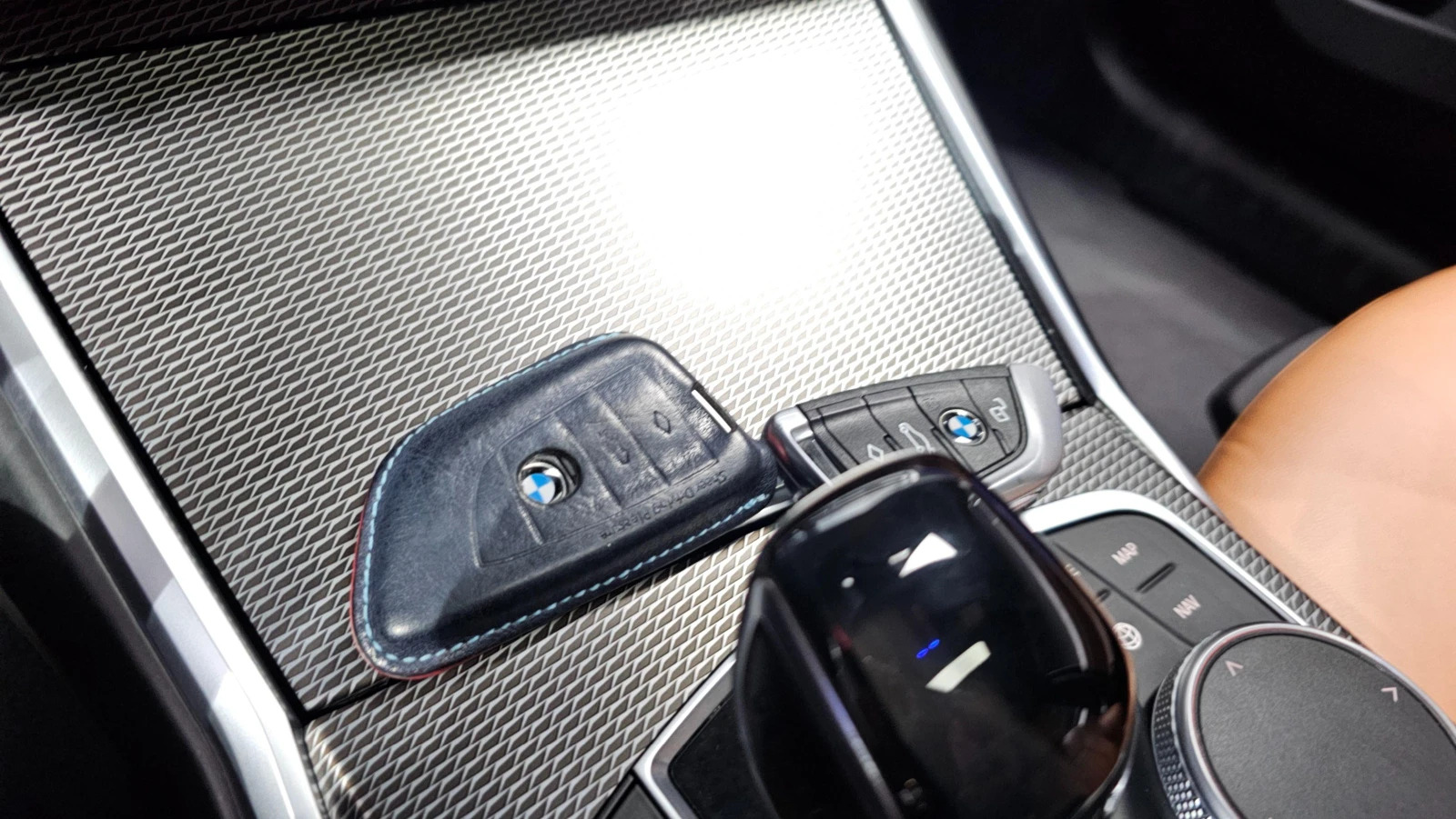 BMW 330 xDrive M Sport, снимка 9 - Автомобили и джипове - 54371378