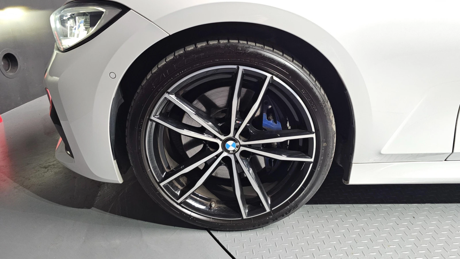 BMW 330 xDrive M Sport, снимка 4 - Автомобили и джипове - 54371378