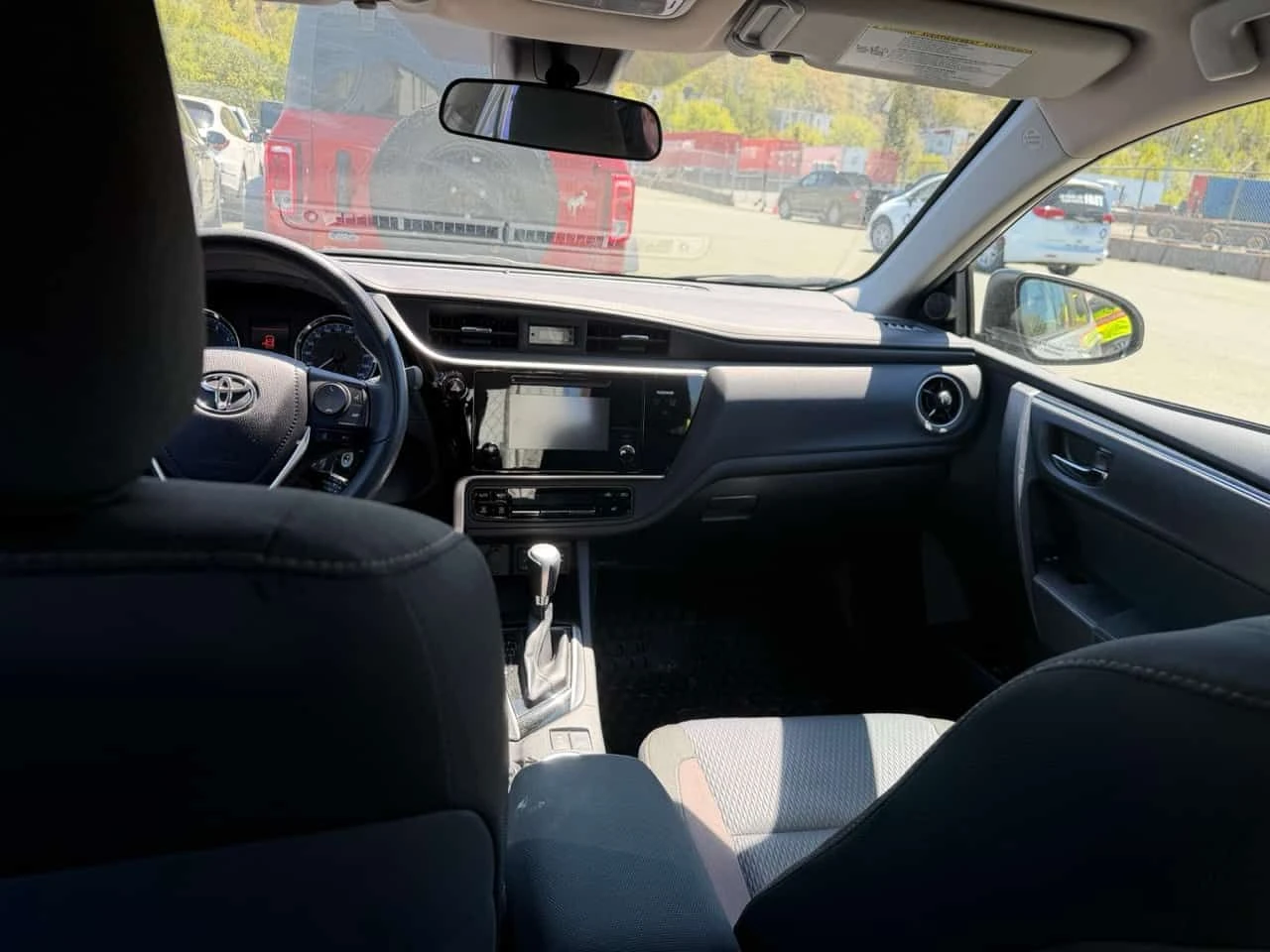 Toyota Corolla * 4dr Sdn * CARFAX * ОПЦИЯ ЗА ФИНАНСИРАНЕ, снимка 8 - Автомобили и джипове - 54963437