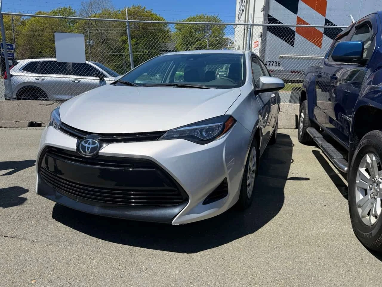Toyota Corolla * 4dr Sdn * CARFAX * ОПЦИЯ ЗА ФИНАНСИРАНЕ