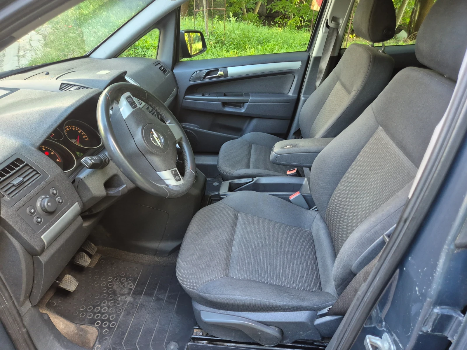 Opel Zafira 6+ 1 1.7 cdti, снимка 4 - Автомобили и джипове - 54990100