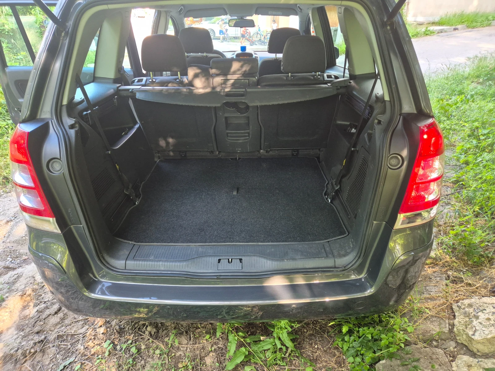 Opel Zafira 6+ 1 1.7 cdti, снимка 10 - Автомобили и джипове - 54990100