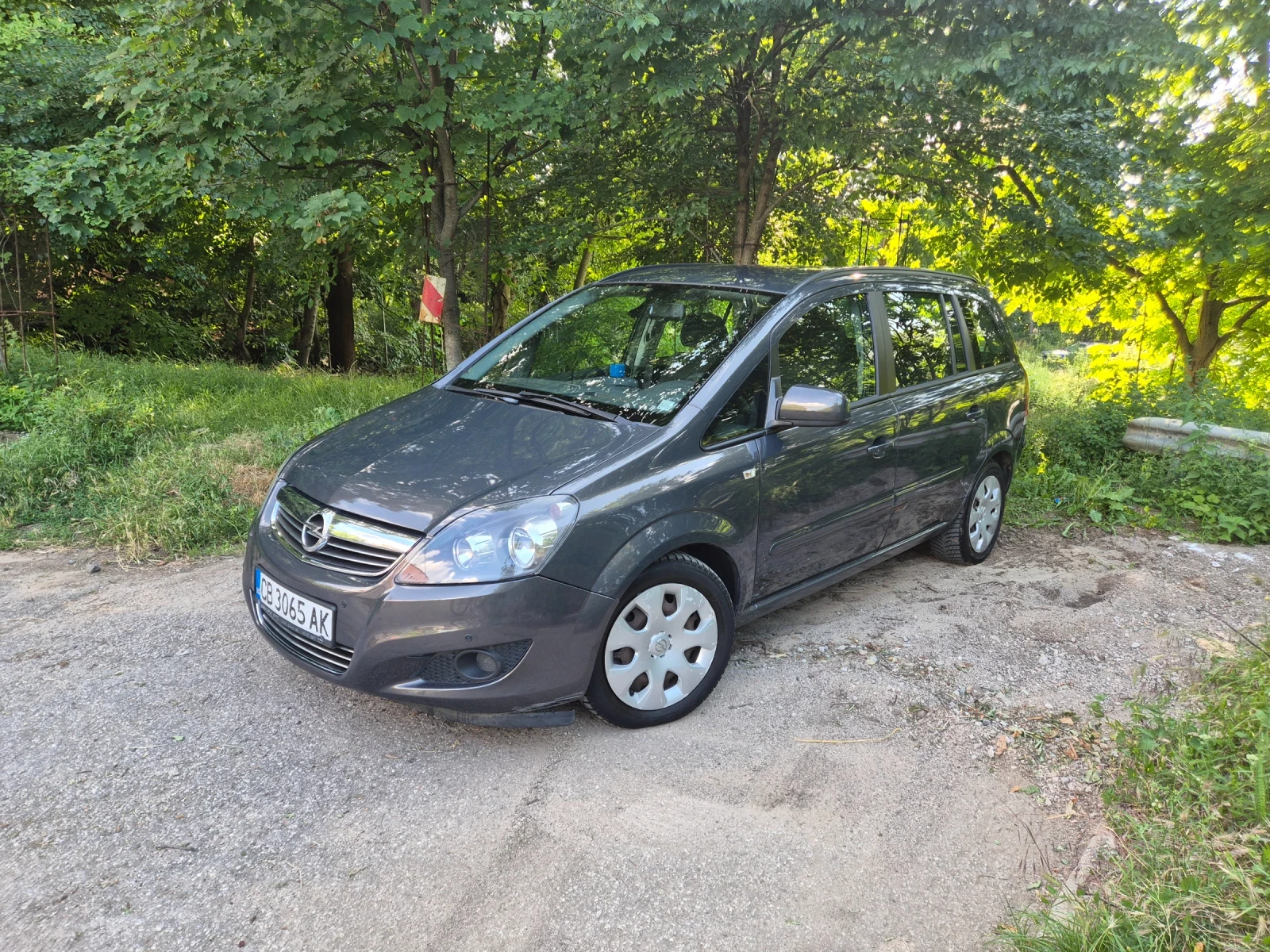 Opel Zafira 6+ 1 1.7 cdti, снимка 2 - Автомобили и джипове - 54990100