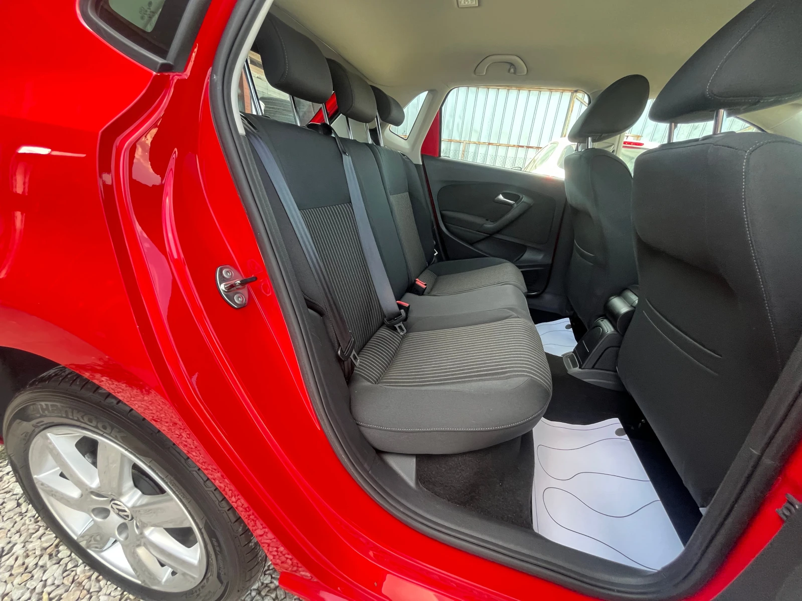 VW Polo 1.6 TDI, -90к.с.АВТОМАТИК, ЛИЗИНГ, снимка 14 - Автомобили и джипове - 55396046