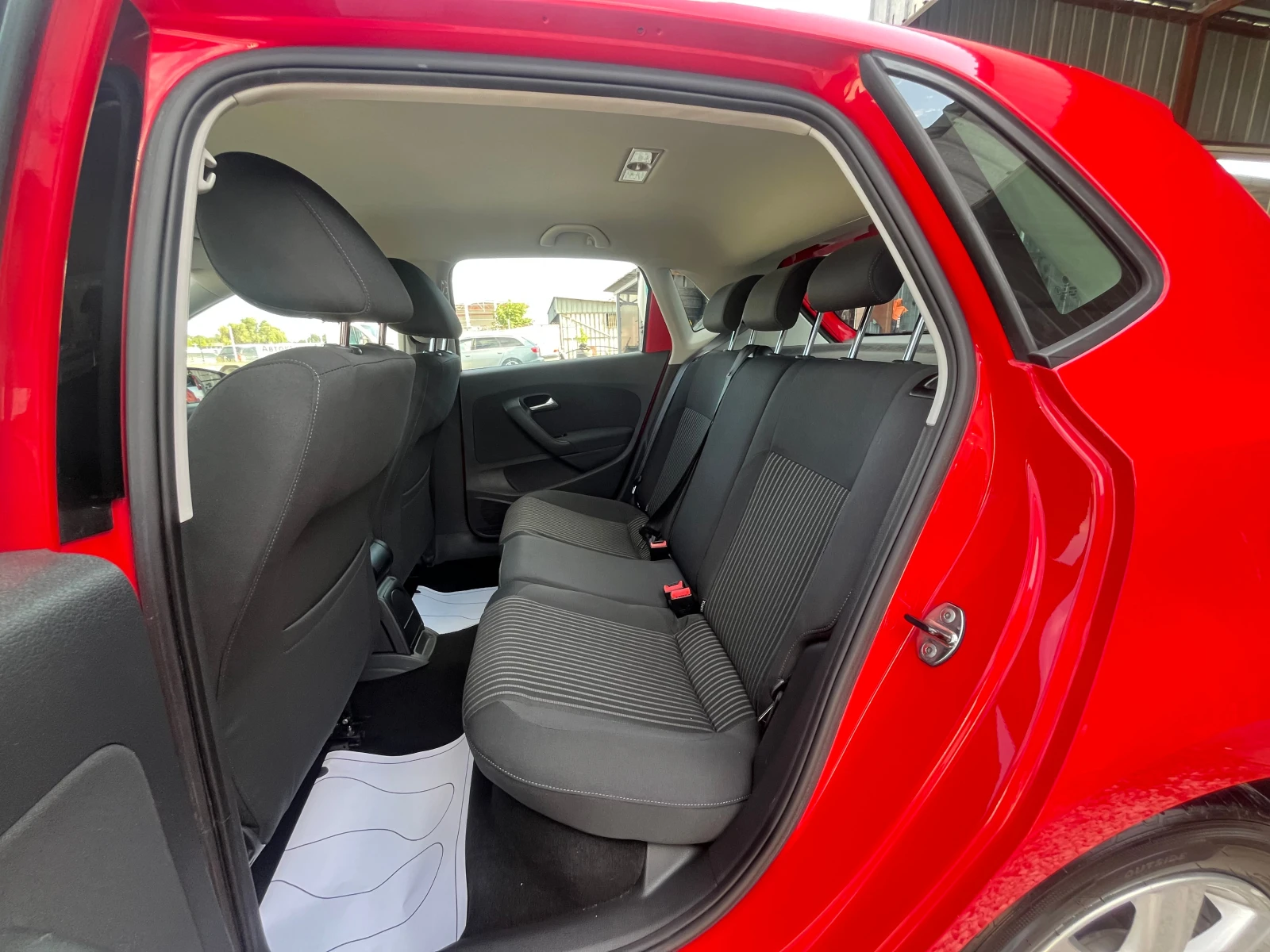 VW Polo 1.6 TDI, -90к.с.АВТОМАТИК, ЛИЗИНГ, снимка 13 - Автомобили и джипове - 55396046