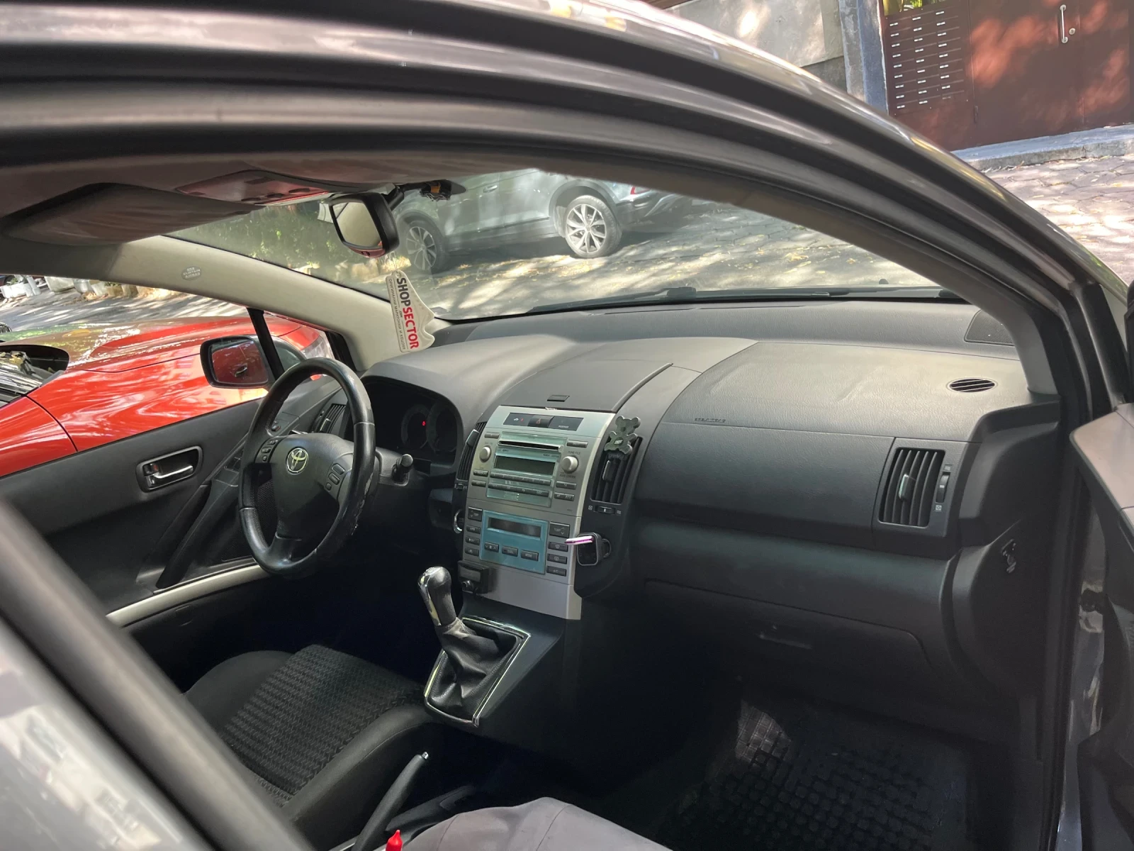Toyota Corolla verso 2.2 d4d, снимка 11 - Автомобили и джипове - 55513030