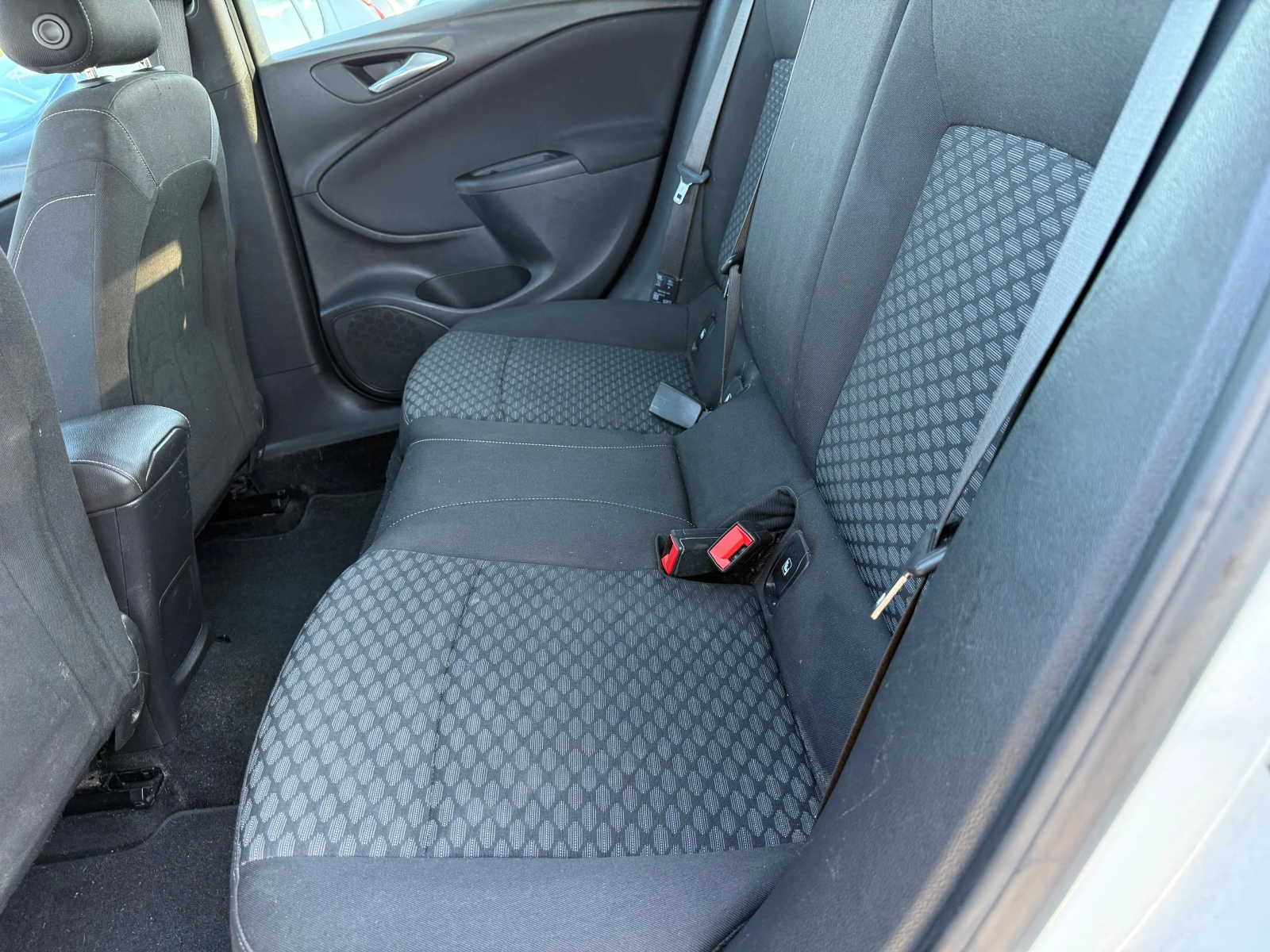Opel Astra 1.6 CDTI EVRO 6, снимка 11 - Автомобили и джипове - 55553917