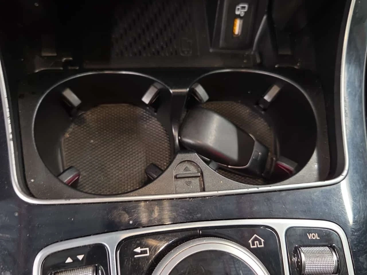 Mercedes-Benz C 43 AMG * 43 * АВТОКРЕДИТ БЕЗ ПЪРВОНАЧАЛНА ВНОСКА* , снимка 8 - Автомобили и джипове - 55585534