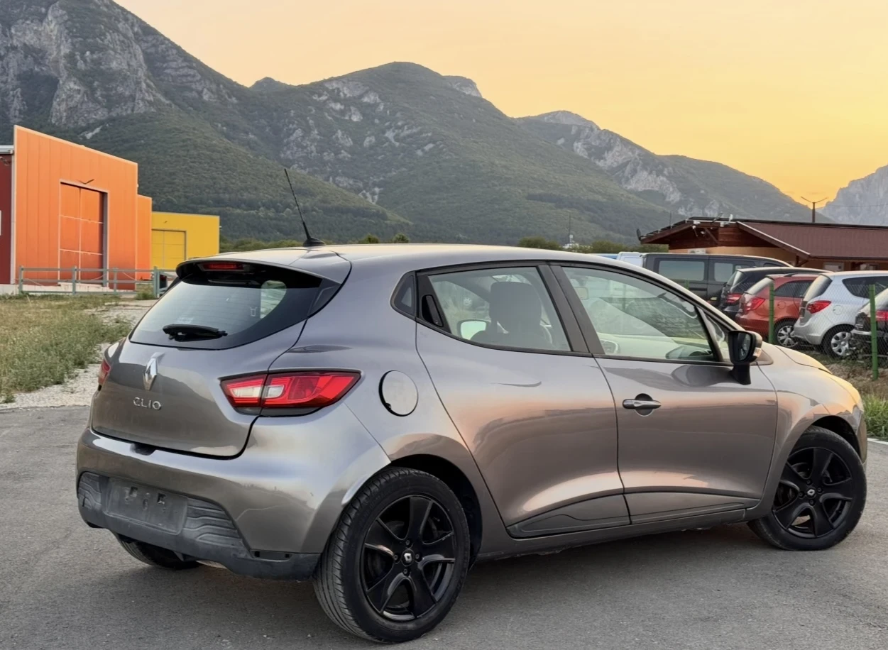 Renault Clio 1.2i, снимка 4 - Автомобили и джипове - 55590097