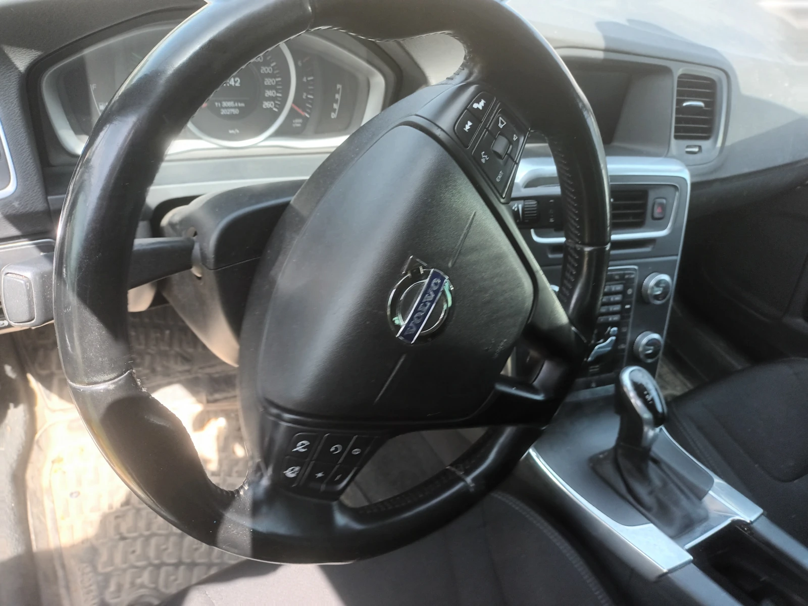 Volvo V60, снимка 3 - Автомобили и джипове - 56370419