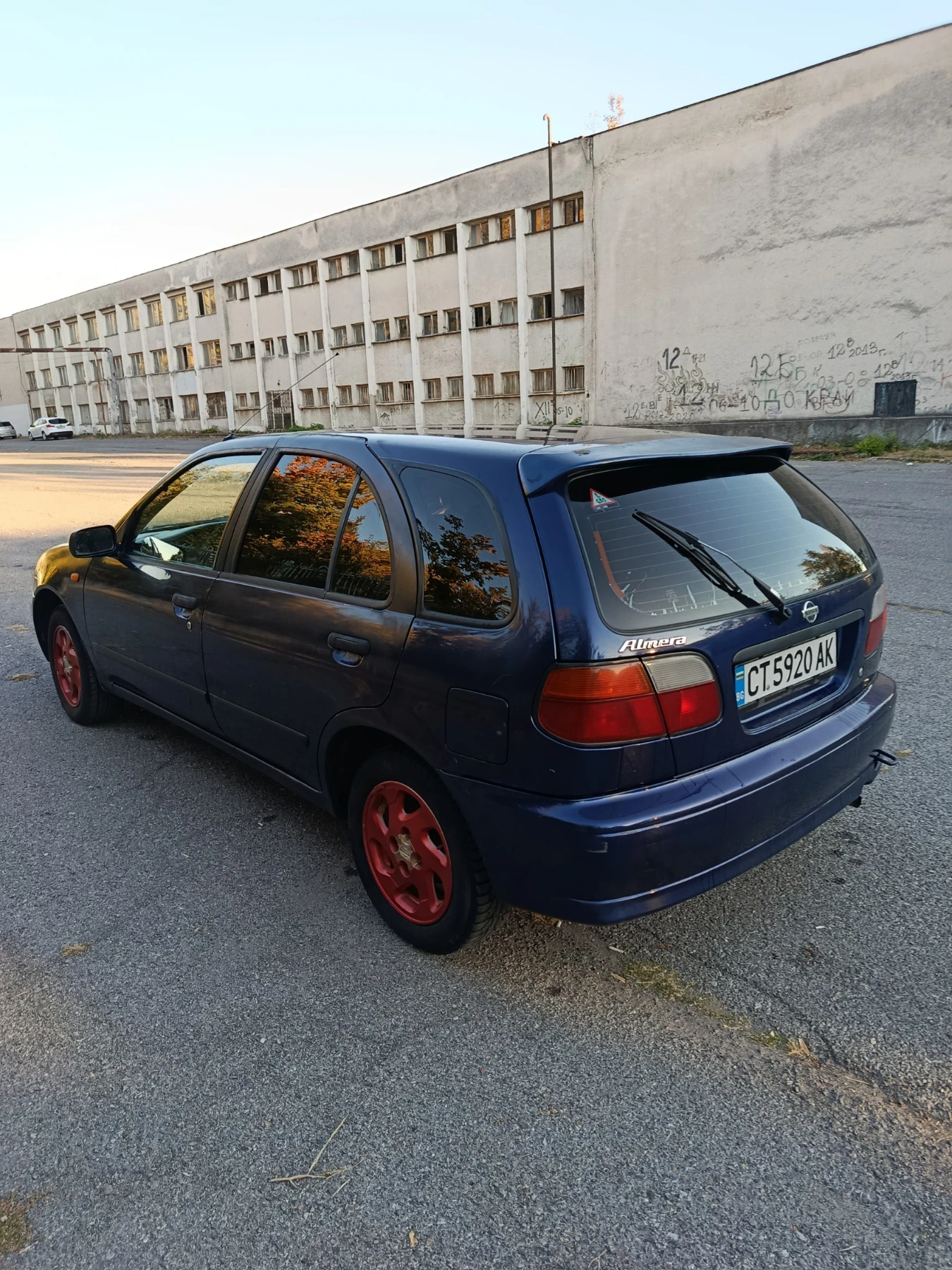 Nissan Almera 1.4, снимка 3 - Автомобили и джипове - 56449039
