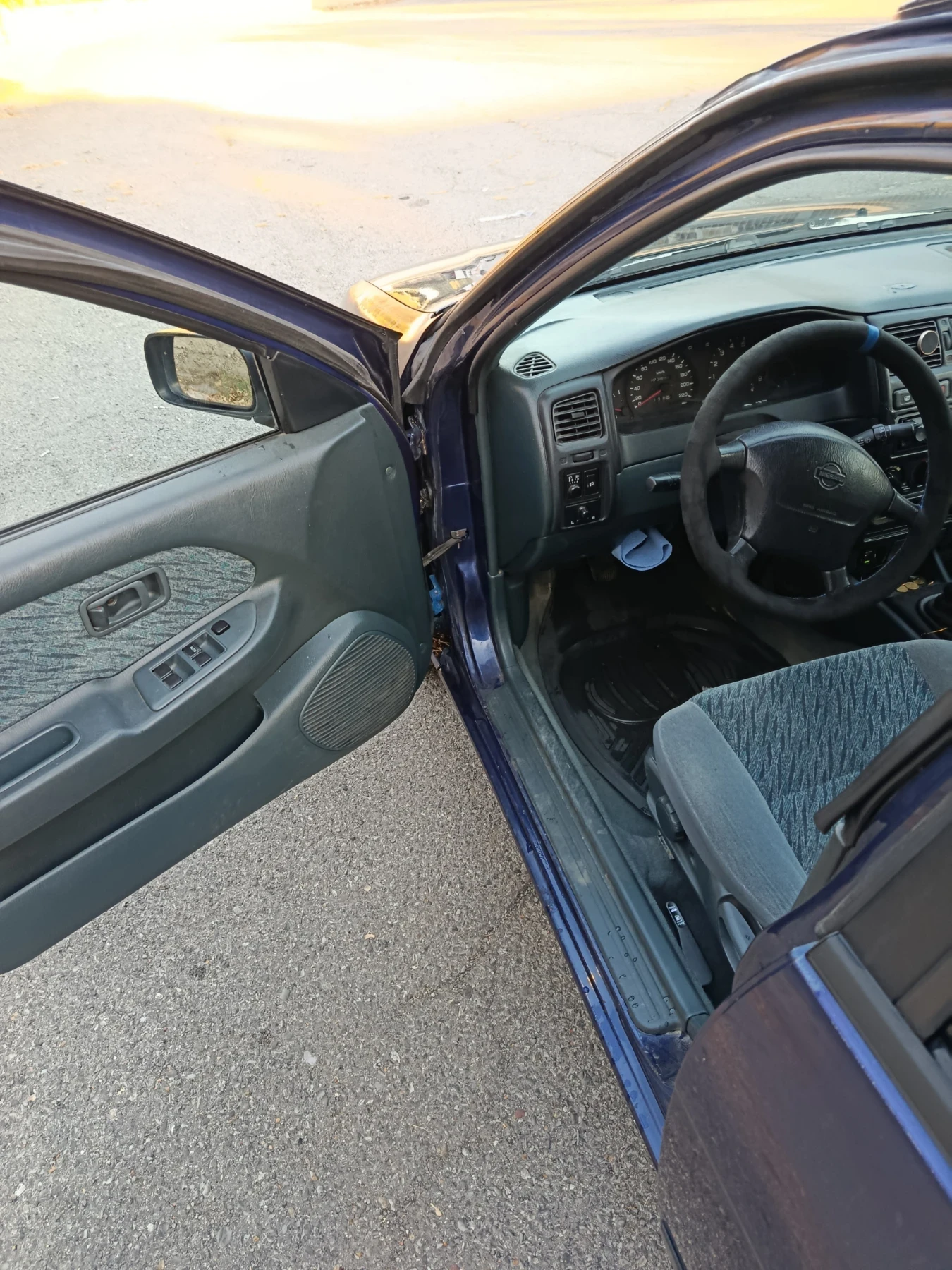 Nissan Almera 1.4, снимка 9 - Автомобили и джипове - 56449039