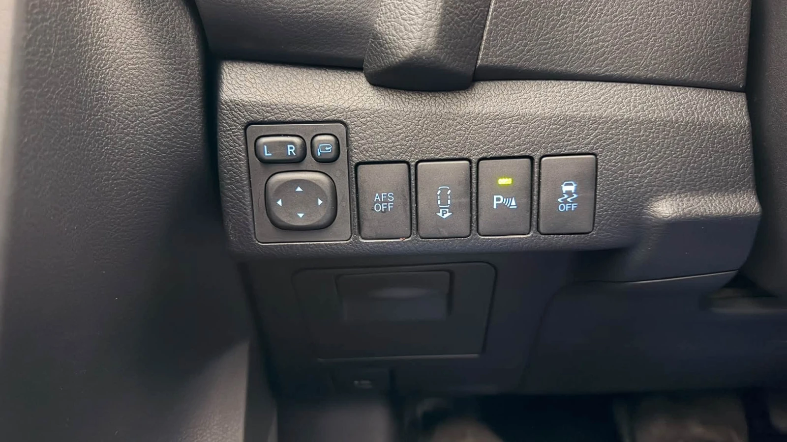 Toyota Auris 1.6 АВТОМАТИК, снимка 9 - Автомобили и джипове - 56659969