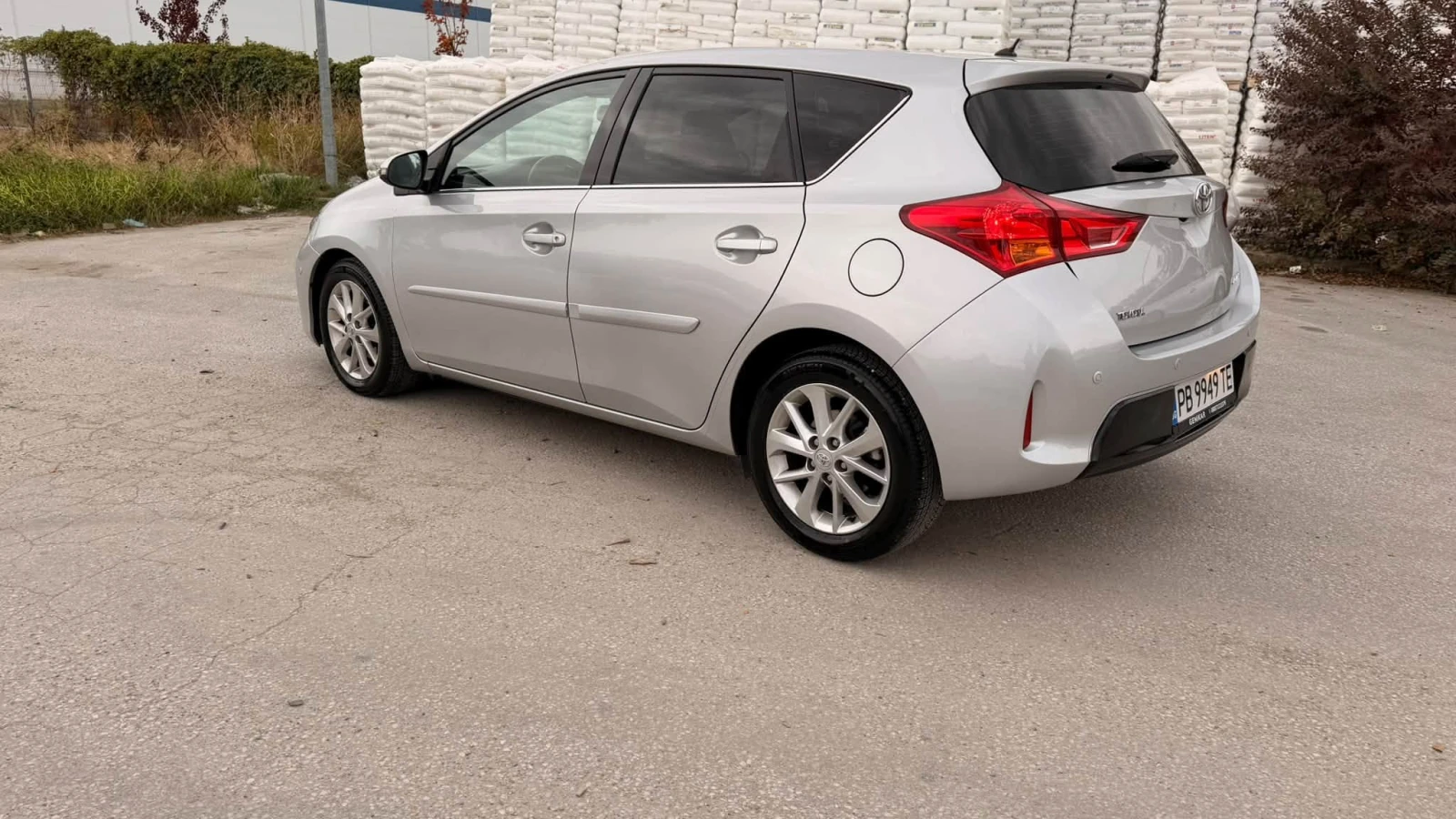 Toyota Auris 1.6 АВТОМАТИК, снимка 5 - Автомобили и джипове - 56659969