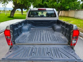 Toyota Hilux Isuzu D-Max, снимка 10