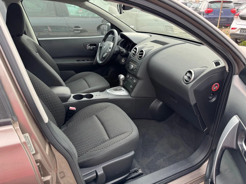 Nissan Qashqai 2.0i, снимка 6 - Автомобили и джипове - 47788069