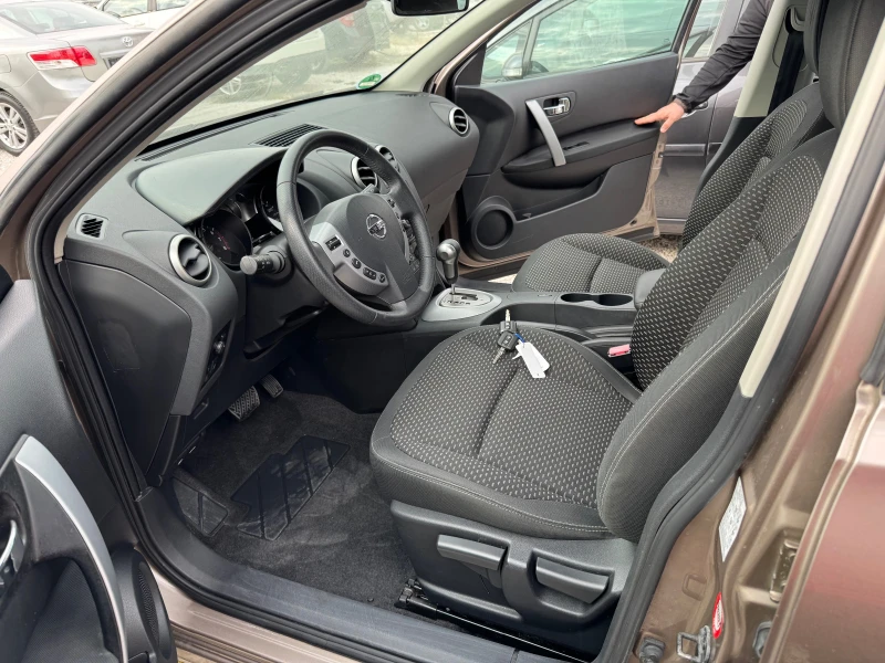 Nissan Qashqai 2.0i, снимка 5 - Автомобили и джипове - 47788069