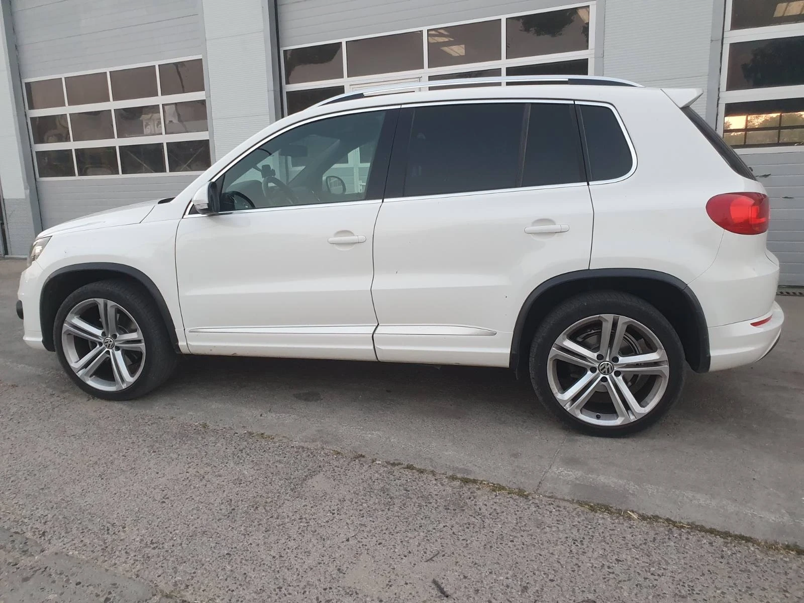 VW Tiguan R-line 2.0tdi - изображение 7