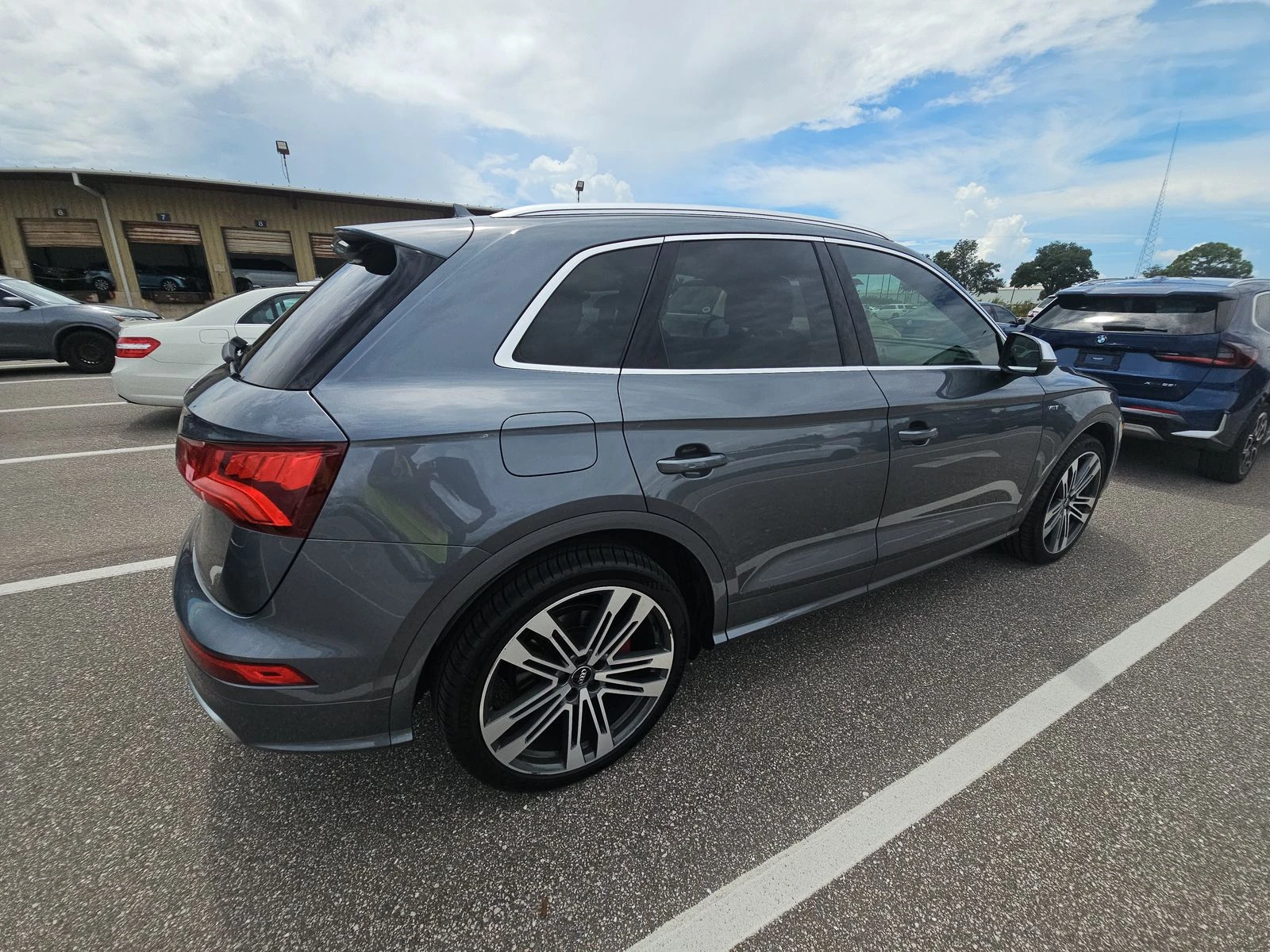 Audi SQ5 MATRIX* ДИГИТАЛНО* ТАБЛО* 360КАМЕРА* КЕЙЛЕС - изображение 2