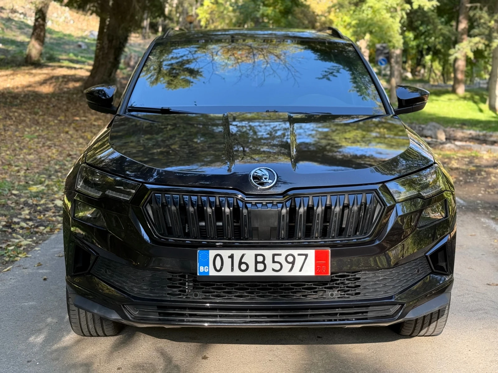 Skoda Karoq 2.0TDI* 4Х4* SPORT-LINE* PANO* DSG* CAM* DIST*  - изображение 2