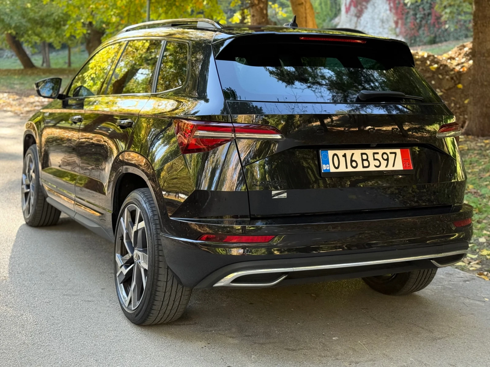 Skoda Karoq 2.0TDI* 4Х4* SPORT-LINE* PANO* DSG* CAM* DIST*  - изображение 5